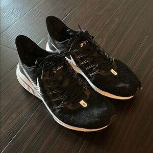 Nike Black and White Athletic Running Shoes